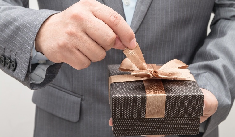 Món Quà Kiêng Kỵ Trong Văn Hóa Tặng Quà Quốc Tế