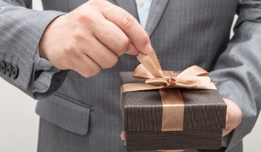 Món Quà Kiêng Kỵ Trong Văn Hóa Tặng Quà Quốc Tế