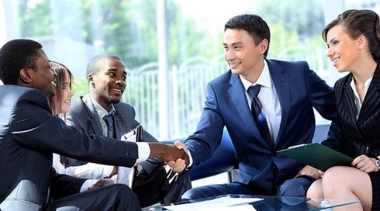 Những Món Quà Nên Tránh Khi Tặng Đối Tác Nước Ngoài