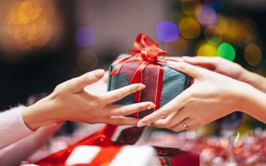 Quà Tặng Đối Tác Nên Chọn Gì Để Tạo Ấn Tượng Tốt?