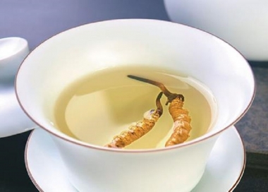 Sâu Đông Trùng Hạ Thảo Nuôi Cấy: Phổ Biến Hơn Nhưng Có Còn Quý?